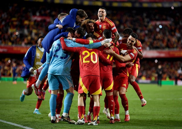 Soccer Football - Nations League - Quarter Final - Second Leg - Spain v Netherlands - Estadio de Mestalla, Valencia, Spain - March 23, 2025 Spain's Pedri celebrates with teammates after winning the penalty shootout REUTERS/Pablo Morano