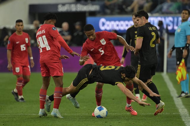 Mar 23, 2025; Inglewood, California, USA;Panama defender Edgardo Farina (5) defends on Mexico forward Raul Jimenez (9) in the second half during the Concacaf Nations League final at SoFi Stadium. Mandatory Credit: Jayne Kamin-Oncea-Imagn Images
