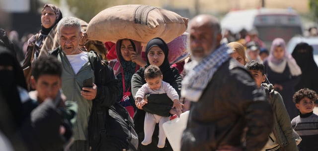 Menschen auf der Flucht in dem von der Terrororganisation Hamas verwalteten Gaza-Streifen
