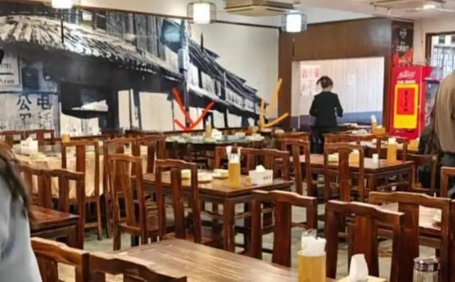 Restaurant bosses initially accused people who complained of being “troublemakers” then offered them a refund. Photo: Baidu