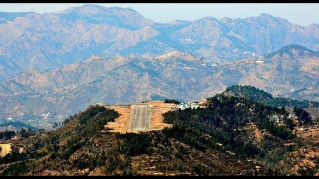 The tabletop runway of the Jubbarhatti airport. Pilots struggled to decelerate after touchdown, forcing them to apply emergency brakes at the last moment.