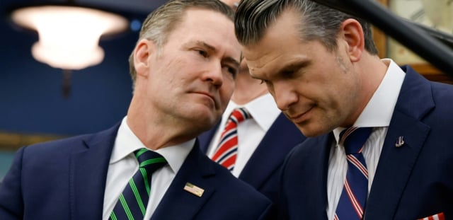 Mike Waltz et Pete Hegseth à la Maison Blanche le 24 février 2025