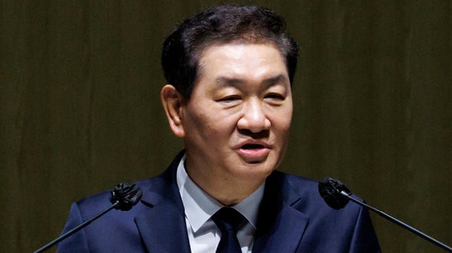 Han Jong-hee, co-chief executive officer of Samsung Electronics Co., speaks at the company's annual general meeting at the Suwon Convention Center in Suwon, South Korea, March 19, 2025. 
