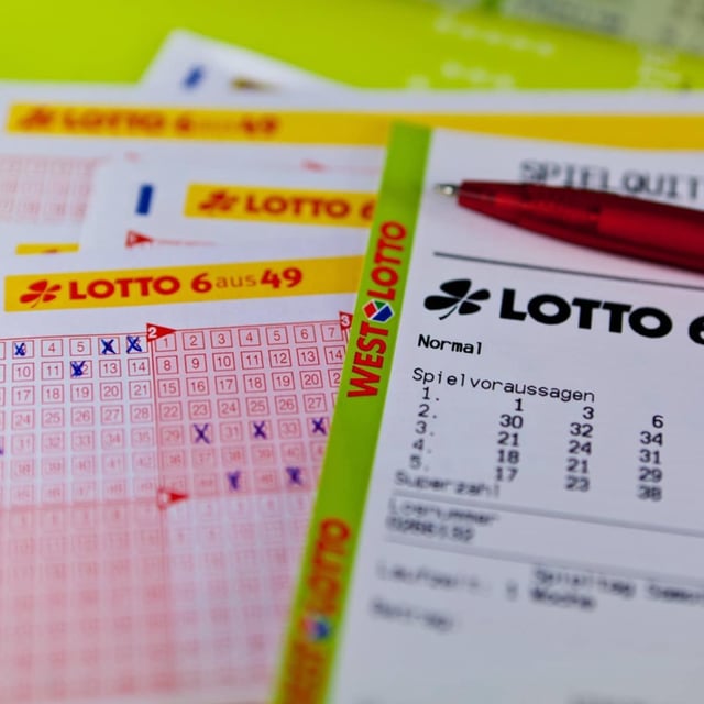 Bei der beliebten Lottovariante „6 aus 49“ erhöht sich die Gewinnsumme, je mehr Zahlen richtig getippt sind (Symbolbild).