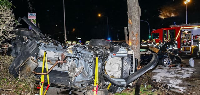 Rettungskräfte der Feuerwehr am Unfallort