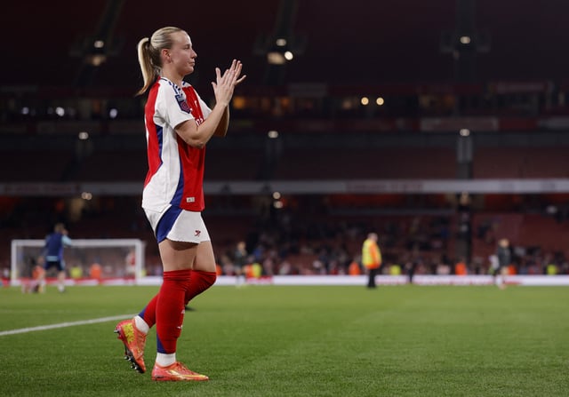 Soccer Football - Women's Super League - Arsenal v Liverpool - Emirates Stadium, London, Britain - March 22, 2025 Arsenal's Beth Mead applauds fans after the match Action Images via Reuters/Andrew Couldridge/File Photo