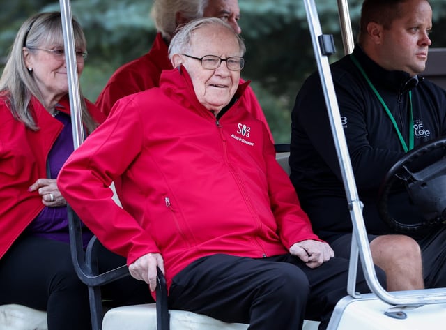 The 94-year-old chairman of Berkshire Hathaway can smile—at long last after a decade of trying he can award a winner for his March Madness giveaway.