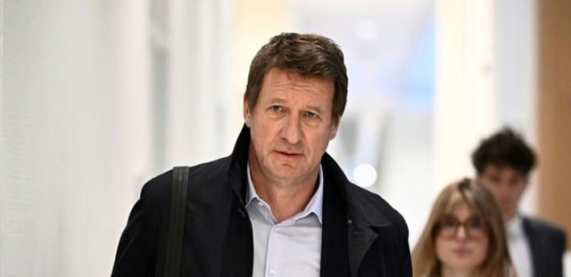 AFP - Le sénateur écologiste Yannick Jadot, poursuivi en diffamation par TotalEnergies, arrive au tribunal de Paris, le 25 mars 2025