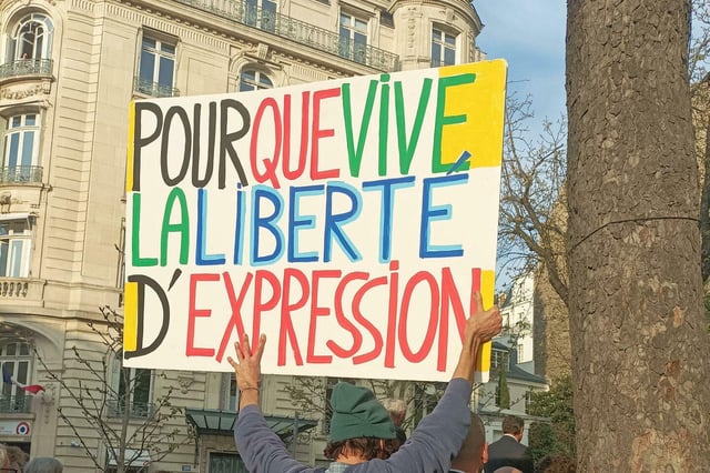 A la manifestation de soutien à Boualem Sansal du 25 mars, place Edouard Herriot, à Paris.
