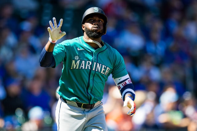 MESA, ARIZONA - MARCH 08: Randy Arozarena #56 of the Seattle Mariners runs to first base during the first inning of a Spring Training game against the Chicago Cubs at Sloan Park on March 08, 2025 in Mesa, Arizona.