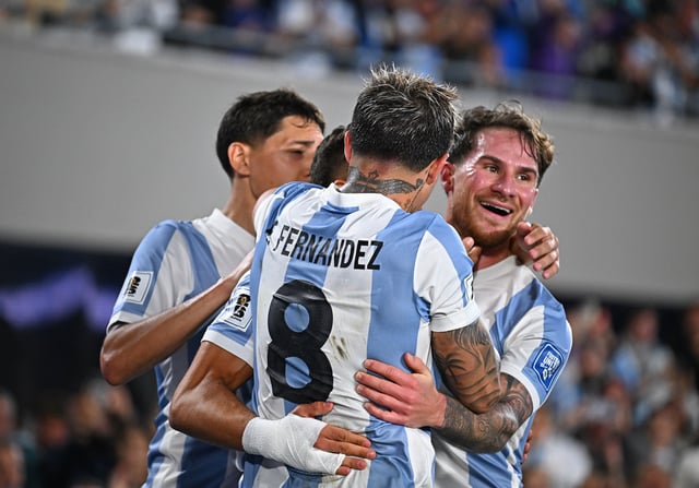 Soccer Football - World Cup - South American Qualifiers - Argentina v Brazil - Estadio Mas Monumental, Buenos Aires, Argentina - March 25, 2025 Argentina's Giuliano Simeone celebrates scoring their fourth goal with teammates REUTERS/Rodrigo Valle