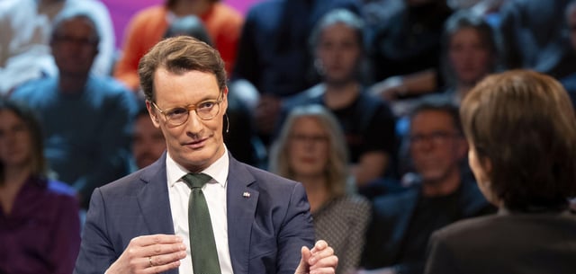 NRW-Ministerpräsident Hendrik Wüst im Gespräch mit Sandra Maischberger