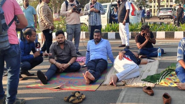 Outside the assembly, the Congress legislators continued their agitation and spent the entire night on the street at Lower PMG. (HT photo)