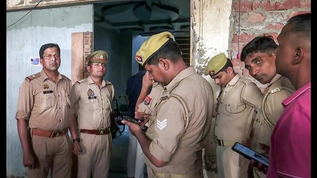 SIT arrives at the residence of Samajwadi Party MP from Sambhal, Zia-ur-Rehman Barq, to hand over a notice, in Sambhal on Tuesday. (ANI Photo)