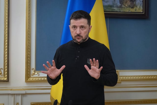 Selenskyj während eines Briefings in Kiew