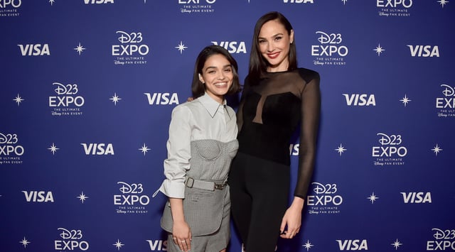 Rachel Zegler and Gal Gadot pose at the D23 Expo in 2022. (Alberto E. Rodriguez/Getty Images for Disney)
