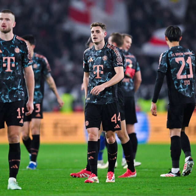 Eric Dier, Josip Stanisic und Hiroki Ito (v.l.)