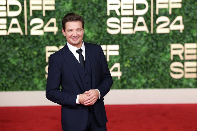 Jeremy Renner has been sharing clips of his snow plow accident recovery on Instagram, and caught the attention of Jessica Simpson this week.