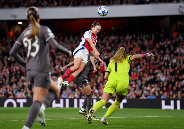 Soccer Football - Women's Champions League - Quarter Final - Second Leg - Arsenal v Real Madrid - Emirates Stadium, London, Britain - March 26, 2025 Arsenal's Caitlin Foord shoots at goal REUTERS/Jaimi Joy