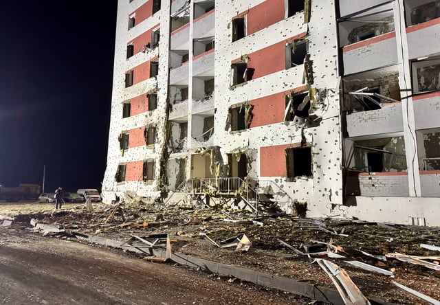A view shows an apartment building hit by a Russian drone strike, amid Russia's attack on Ukraine, in Kharkiv, Ukraine March 26, 2025. REUTERS/Stringer