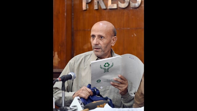 A bench of justices CD Singh and Anup Jairam Bhambani, however, barred Rashid from using a mobile phone, interacting with others, and addressing the media. (HT PHOTO)