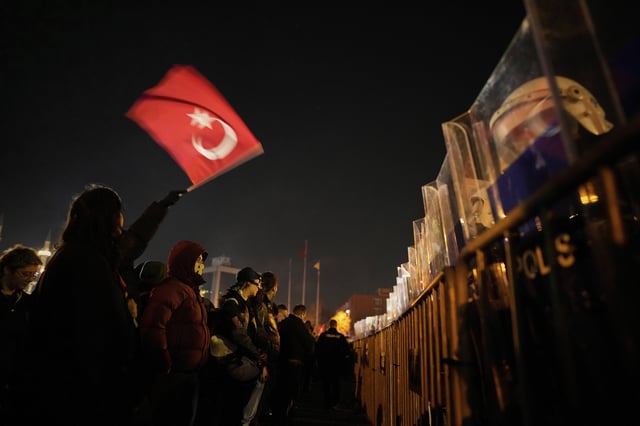 A protester waves Turkish flag during a protest against the arrest of Istanbul's Mayor Ekrem Imamoglu, outside Caglayan courthouse, in Istanbul, Turkey, Saturday, March 22, 2025. (AP Photo/Emrah Gurel)