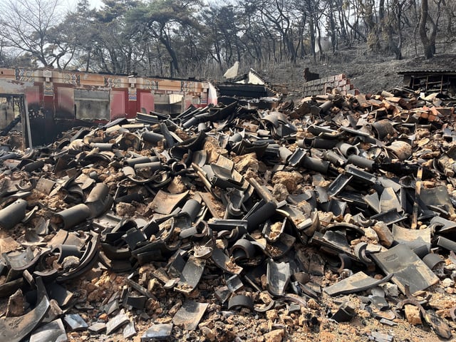 Burnt Unramsa temple is pictured after a wildfire devastated the area in Uiseong, South Korea, March 25, 2025.    REUTERS/Minwoo Park