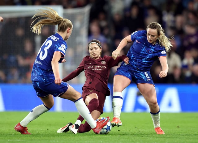 Soccer Football - Women's Champions League - Quarter Final - Second Leg - Chelsea v Manchester City - Stamford Bridge, London, Britain - March 27, 2025 Chelsea's Erin Cuthbert in action with Manchester City's Yui Hasegawa REUTERS/David Klein