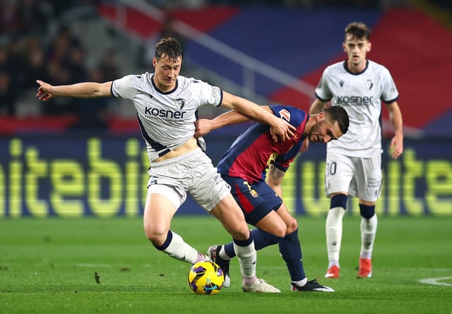 Soccer Football - LaLiga - FC Barcelona v Osasuna - Estadi Olimpic Lluis Companys, Barcelona, Spain - March 27, 2025 FC Barcelona's Ferran Torres in action with Osasuna's Jorge Herrando REUTERS/Albert Gea