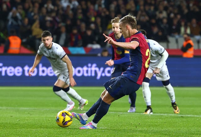 Soccer Football - LaLiga - FC Barcelona v Osasuna - Estadi Olimpic Lluis Companys, Barcelona, Spain - March 27, 2025 FC Barcelona's Dani Olmo scores their second goal from the penalty spot REUTERS/Albert Gea