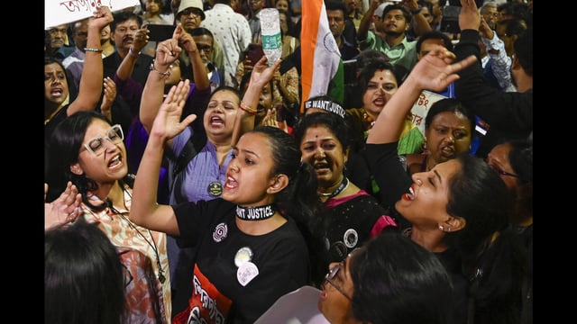 Members of Joint Platforms of Doctors and Abhaya Mancha shout slogans during the protest rally from College Street demanding justice for the RG Kar victim on her birthday in Kolkataon February 9 (HT FILE PHOTO)