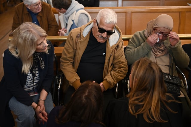 Le père et la mère de Chahinez Daoud sur le banc des parties civiles.
