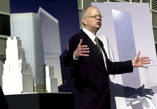FILE - Architect David Childs talks about his design for the new 7 World Trade Center, a 52-story building which will rise to a height of 750 feet, during the design's unveiling at the building's construction site in New York, Wednesday, Nov. 20, 2002. (AP Photo/Ed Bailey, file)