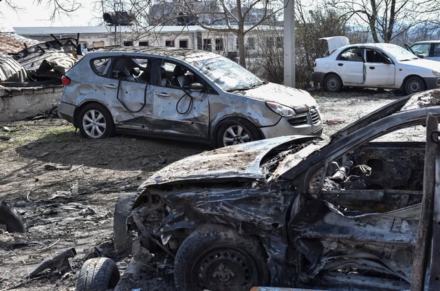 A view shows destroyed cars near an apartment building hit by Russian drone strike, amid Russia's attack on Ukraine, in Dnipro, Ukraine March 27, 2025. REUTERS/Mykola Synelnykov