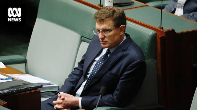 Andrew Gee sits in the House of Representatives 