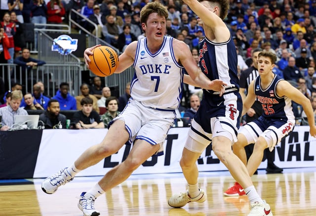 Duke guard Kon Knueppel (7) drives to the basket against Arizona guard Anthony Dell'Orso (3) during the East Regional semifinal of the 2025 NCAA men's tournament at Prudential Center.