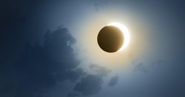 Tout ce qu’il faut savoir pour observer l’éclipse solaire prévue ce samedi 29 mars à la mi-journée