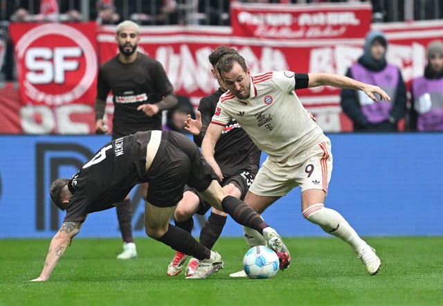Soccer Football - Bundesliga - Bayern Munich v St. Pauli - Allianz Arena, Munich, Germany - March 29, 2025 Bayern Munich's Harry Kane in action with St. Pauli's David Nemeth REUTERS/Angelika Warmuth