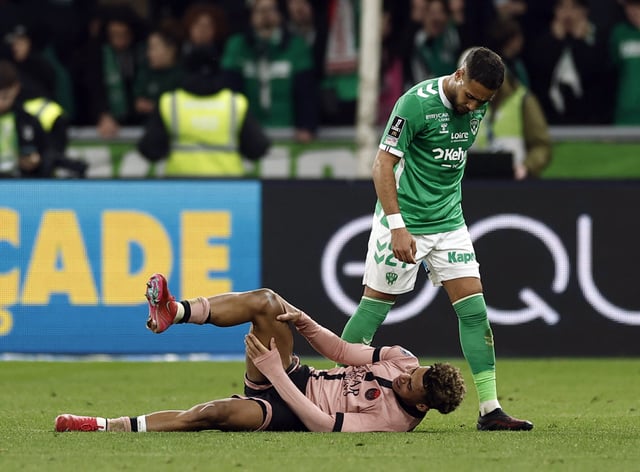 Soccer Football - Ligue 1 - AS Saint-Etienne v Paris St Germain - Stade Geoffroy-Guichard, Saint-Etienne, France - March 29, 2025 Paris St Germain's Desire Doue reacts after sustaining an injury REUTERS/Benoit Tessier