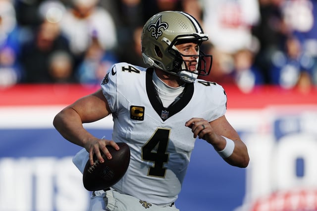 Derek Carr #4 of the New Orleans Saints in action during the game against the New York Giants at MetLife Stadium on December 08, 2024 in East Rutherford, New Jersey.
