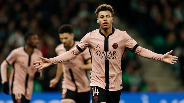 Ligue 1: le PSG écrase Saint-Étienne et se rapproche du titre