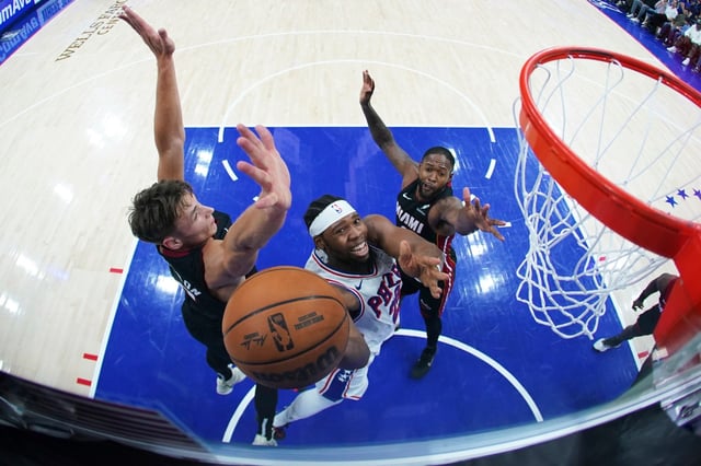 Philadelphia 76ers&#39; Guerschon Yabusele, center, goes up for a shot between Miami Heat&#39;s Pelle Larsson, left, and Haywood Highsmith during the first half of an NBA basketball game Saturday, March 29, 2025, in Philadelphia. (AP Photo/Matt Slocum)