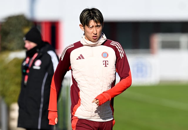 Soccer Football - Champions League - Knockout Phase Playoff - Second Leg - Bayern Munich Training - Saebener Strasse, Munich, Germany - February 17, 2025 Bayern Munich's Hiroki Ito during training REUTERS/Angelika Warmuth/File Photo