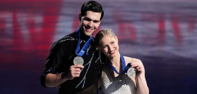Der einzige deutsche Lichtblick bei der Eiskunstlauf-WM in Boston: Minerva Hase und Nikita Wolodin nach dem Gewinn der Silbermedaille