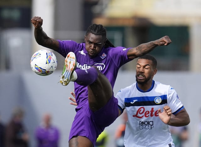 Soccer Football - Serie A - Fiorentina v Atalanta - Stadio Artemio Franchi, Florence, Italy - March 30, 2025 Fiorentina's Moise Kean in action with Atalanta's Isak Hien REUTERS/Matteo Ciambelli