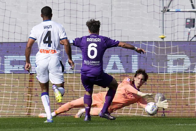Soccer Football - Serie A - Fiorentina v Atalanta - Stadio Artemio Franchi, Florence, Italy - March 30, 2025 Atalanta's Marco Carnesecchi in action as he saves a shot from Fiorentina's Luca Ranieri REUTERS/Matteo Ciambelli