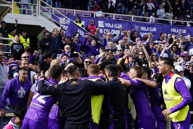 Soccer Football - Serie A - Fiorentina v Atalanta - Stadio Artemio Franchi, Florence, Italy - March 30, 2025 Fiorentina's Moise Kean celebrates scoring their first goal with teammates REUTERS/Matteo Ciambelli