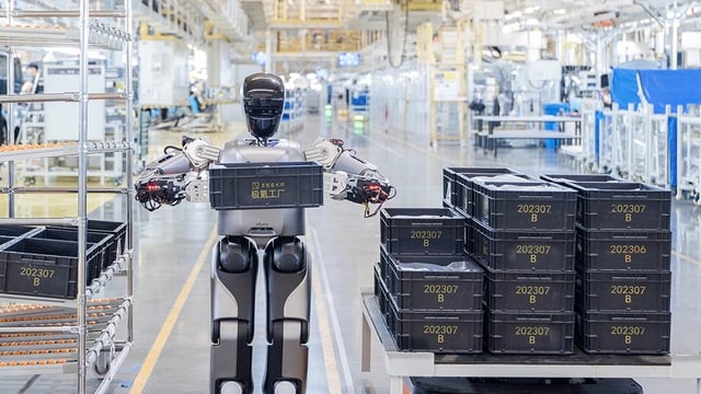Humanoider Roboter in einer US-Fabrik.