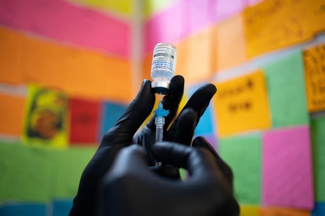 Dr. Mayank Amin draws the Moderna coronavirus disease (COVID-19) booster vaccine targeting BA.4 and BA.5 Omicron sub variants at Skippack Pharmacy in Schwenksville, Pennsylvania, U.S., September 8, 2022.  REUTERS/Hannah Beier