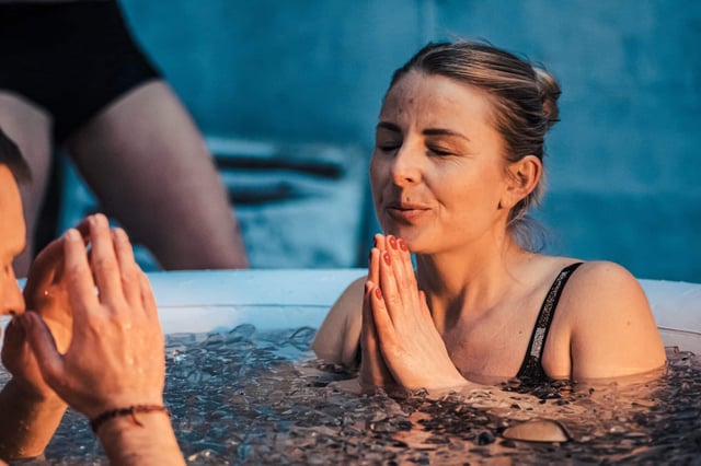 Scientists investigated the effects of cold plunges at a cellular level. (Michele Ursi/Shutterstock)